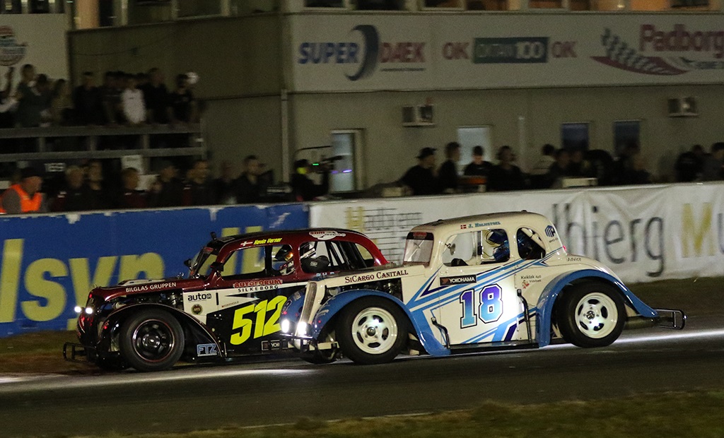 I Legends Car mesterskabet er Kevin Verner netop strøget til tops foran Joachim Lee Holmstoel.
(Foto: Motorsporten.dk)
